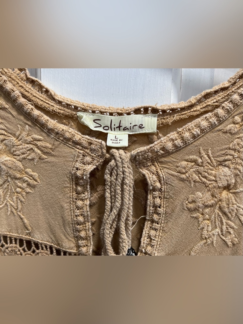 SOLITAIRE Embroidered Floral Bohemian Boho Camel Tank Top SIZE LARGE Pre Loved - Picture 2 of 9